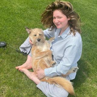 Emma Kenney feet photo thumbnail