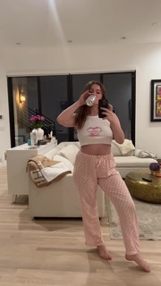 Emma Kenney feet photo thumbnail