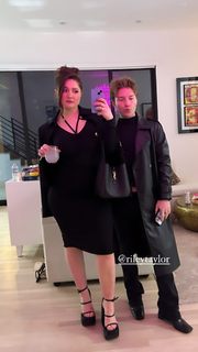 Emma Kenney feet photo thumbnail