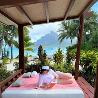 Emma Kenney feet photo thumbnail