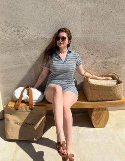 Emma Kenney feet photo thumbnail