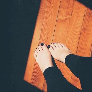 Emma Lahana feet photo 7