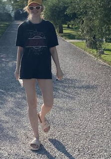 Emma Laird feet photo 18