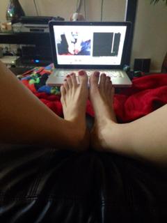 Emma Lovett feet photo thumbnail