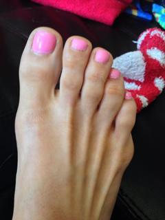 Emma Lovett feet photo thumbnail