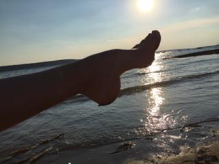 Emma Lovett feet photo thumbnail