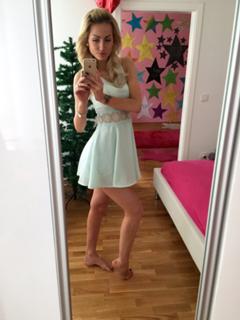 Emma Lovett feet photo thumbnail