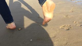 Emma Lovett feet photo thumbnail