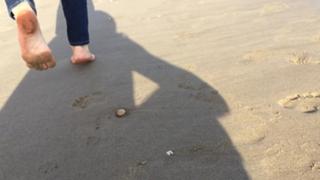 Emma Lovett feet photo thumbnail