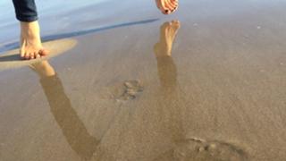 Emma Lovett feet photo thumbnail