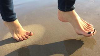 Emma Lovett feet photo thumbnail