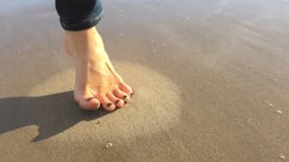 Emma Lovett feet photo thumbnail