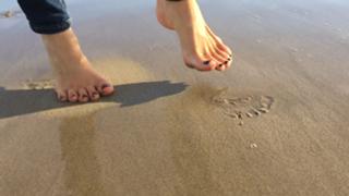 Emma Lovett feet photo thumbnail