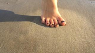 Emma Lovett feet photo thumbnail