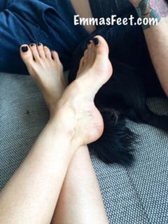 Emma Lovett feet photo thumbnail