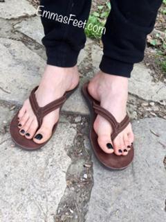 Emma Lovett feet photo thumbnail