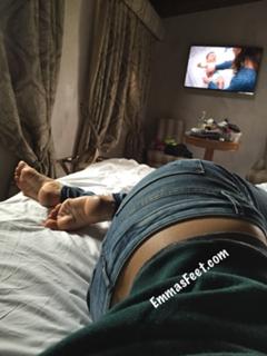 Emma Lovett feet photo thumbnail
