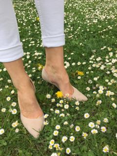 Emma Lovett feet photo thumbnail