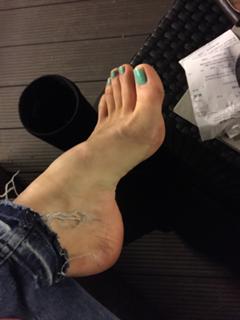 Emma Lovett feet photo thumbnail