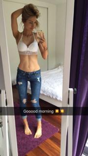Emma Lovett feet photo thumbnail