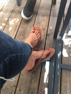 Emma Lovett feet photo thumbnail