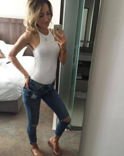 Emma Lovett feet photo thumbnail