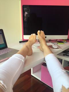Emma Lovett feet photo thumbnail