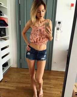Emma Lovett feet photo thumbnail