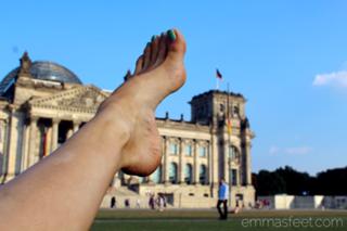 Emma Lovett feet photo thumbnail