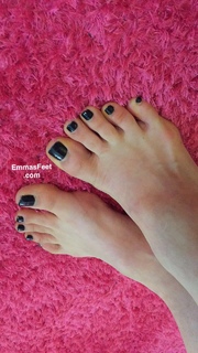 Emma Lovett feet photo thumbnail