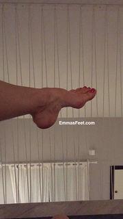 Emma Lovett feet photo thumbnail