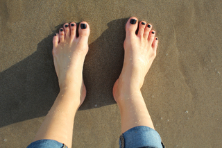 Emma Lovett feet photo thumbnail