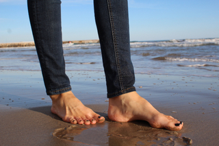 Emma Lovett feet photo thumbnail