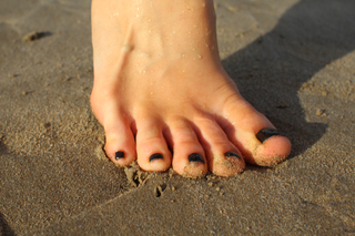 Emma Lovett feet photo thumbnail
