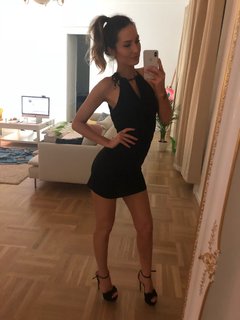Emma Lovett feet photo thumbnail