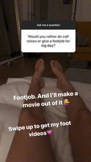 Emma Lovett feet photo thumbnail