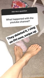 Emma Lovett feet photo thumbnail