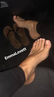 Emma Lovett feet photo thumbnail