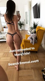 Emma Lovett feet photo thumbnail