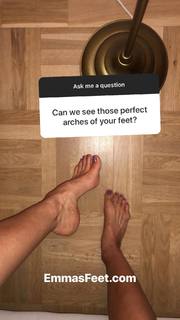 Emma Lovett feet photo thumbnail