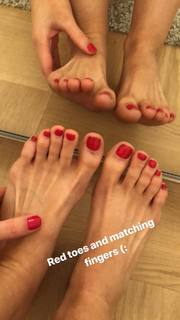 Emma Lovett feet photo thumbnail