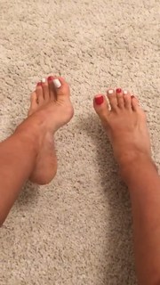 Emma Lovett feet photo thumbnail