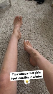 Emma Lovett feet photo thumbnail