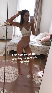 Emma Lovett feet photo thumbnail