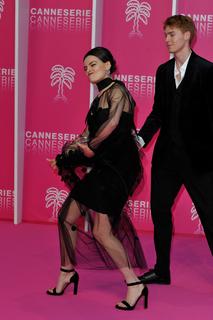 Emma Mackey feet photo thumbnail