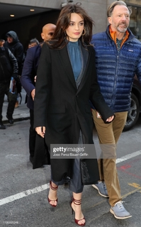 Emma Mackey feet photo thumbnail