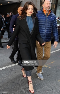 Emma Mackey feet photo thumbnail