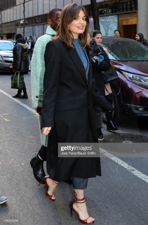 Emma Mackey feet photo thumbnail