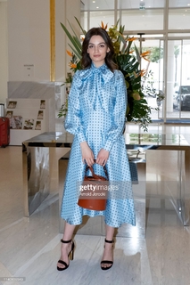 Emma Mackey feet photo thumbnail