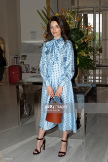 Emma Mackey feet photo thumbnail